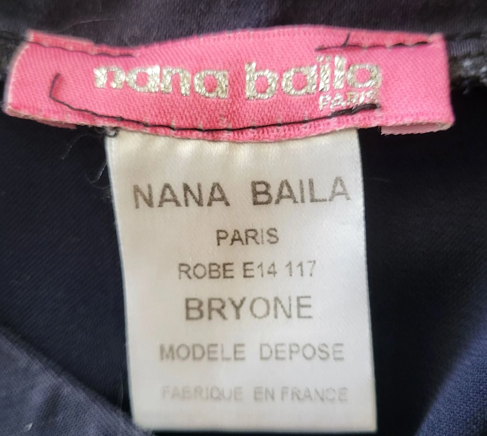 Nana Baila Vestido TFr38/TM-Marinho-Ombro com Volante & Corte Reto & Decote com Laço Dourado em OT – photo 5